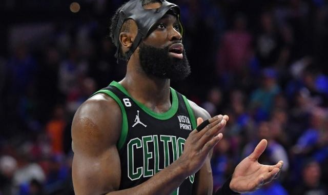 九游体育中国官网-先搞定格威再续约布朗 绿军真要给出5年超级顶薪？