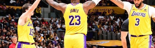 九游体育-湖人反超国王升至第八 前六争夺战将死磕太阳