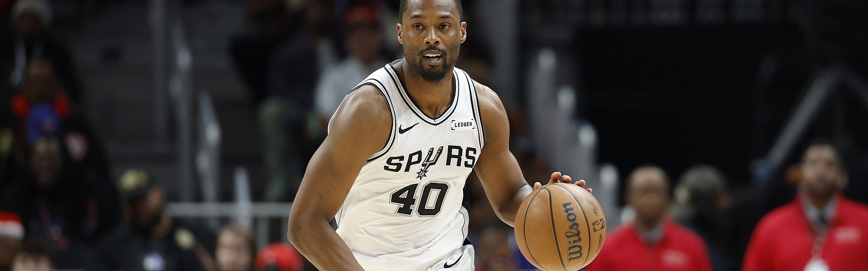 九游体育app-数据栏洁癖！巴恩斯半场3中0未得分 无任何数据甚至无失误犯规