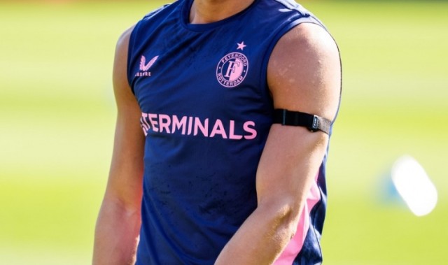 记者：切尔西有意费耶诺德前锋哈迪·穆萨，报价合适冬窗可以离队